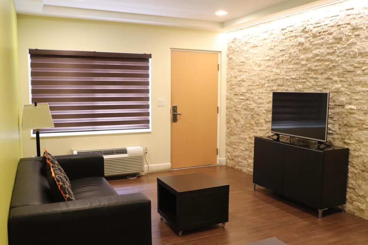 Curtis Inn & Suites ฮอลลีวูด ภายนอก รูปภาพ