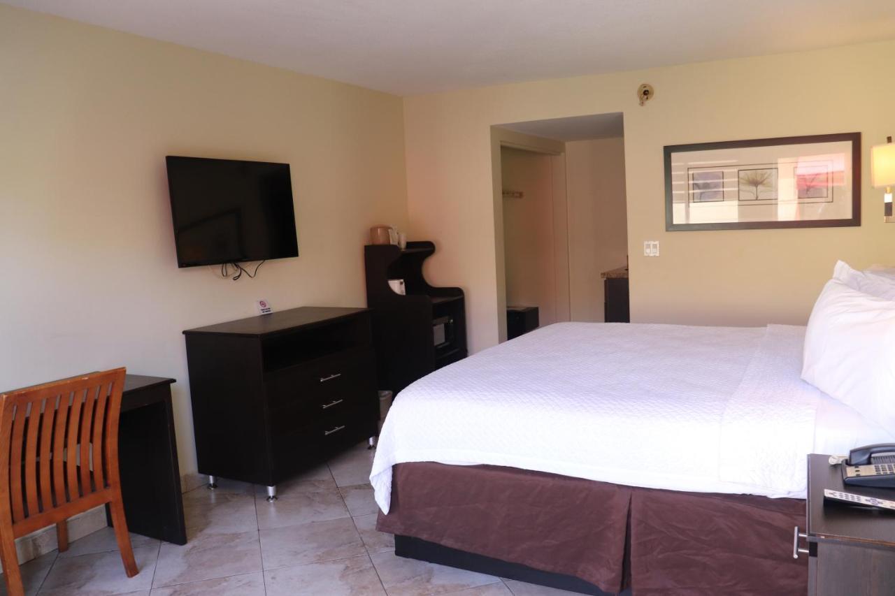 Curtis Inn & Suites ฮอลลีวูด ภายนอก รูปภาพ