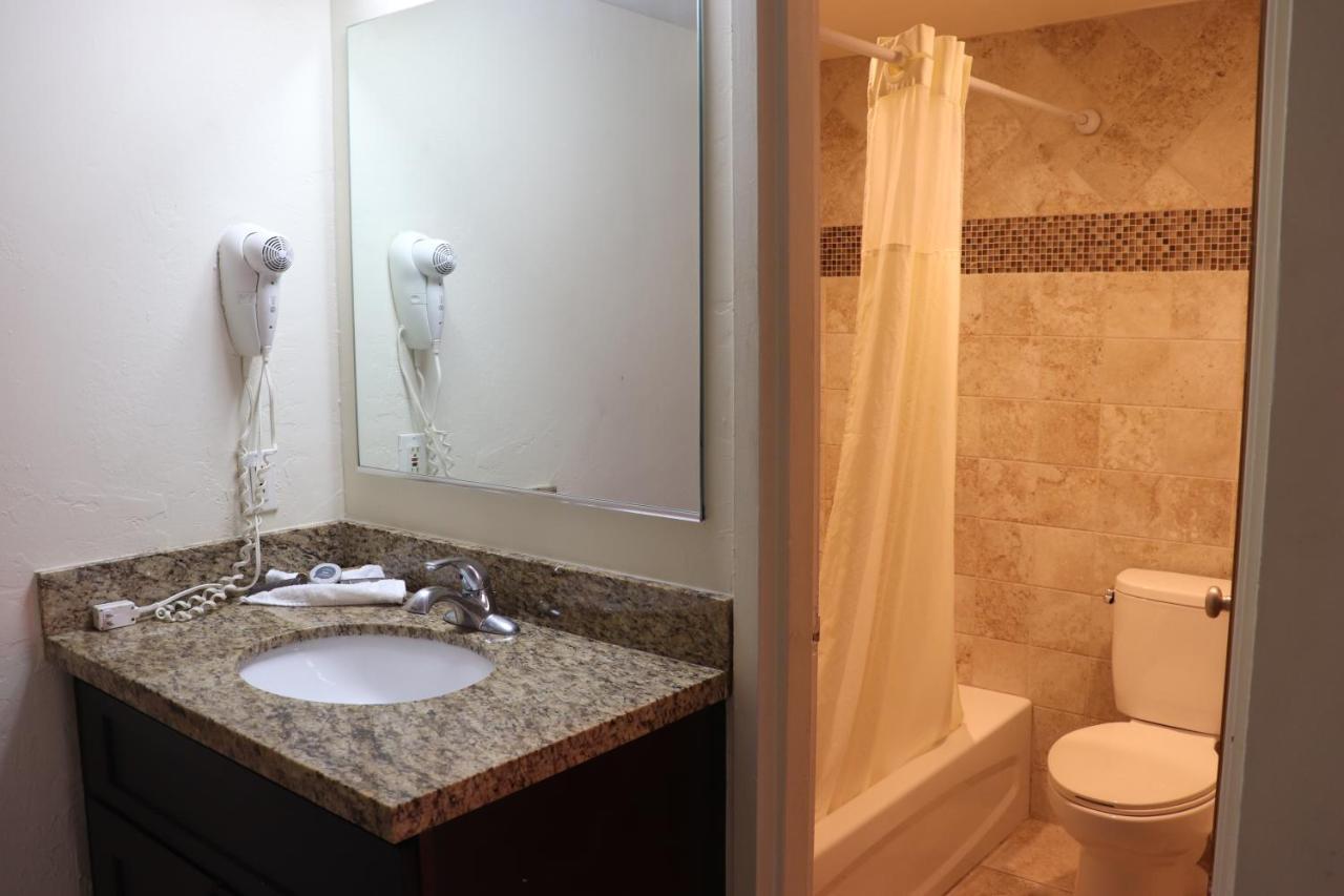 Curtis Inn & Suites ฮอลลีวูด ภายนอก รูปภาพ