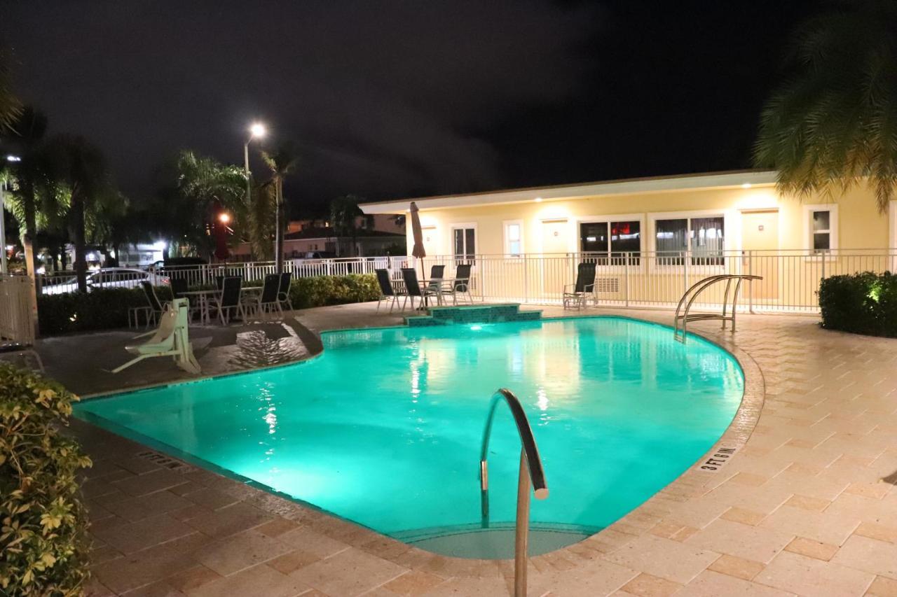 Curtis Inn & Suites ฮอลลีวูด ภายนอก รูปภาพ