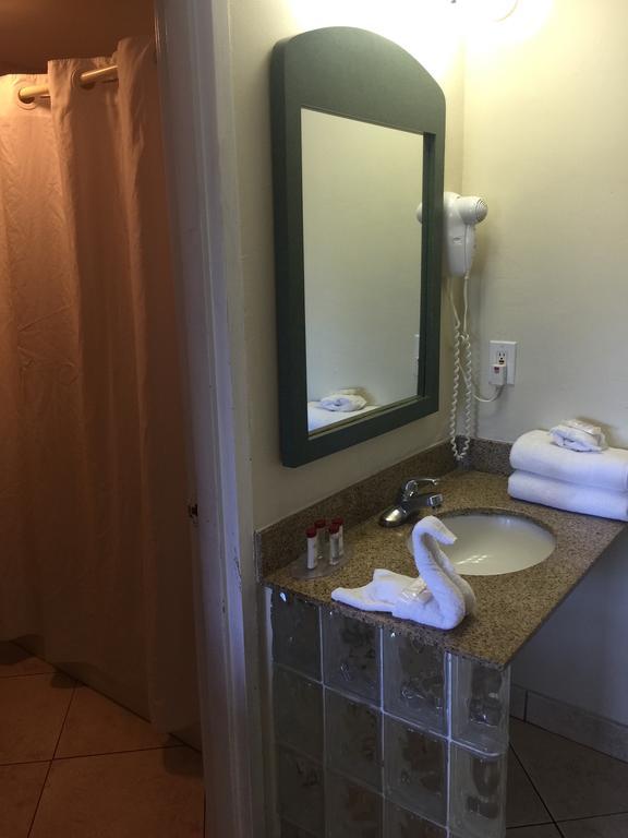 Curtis Inn & Suites ฮอลลีวูด ภายนอก รูปภาพ