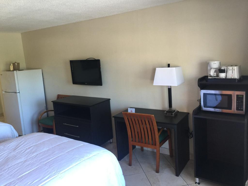 Curtis Inn & Suites ฮอลลีวูด ภายนอก รูปภาพ