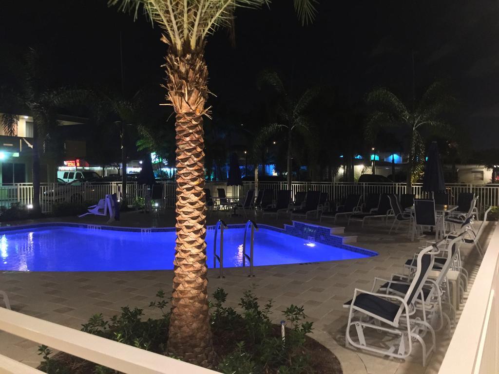 Curtis Inn & Suites ฮอลลีวูด ภายนอก รูปภาพ